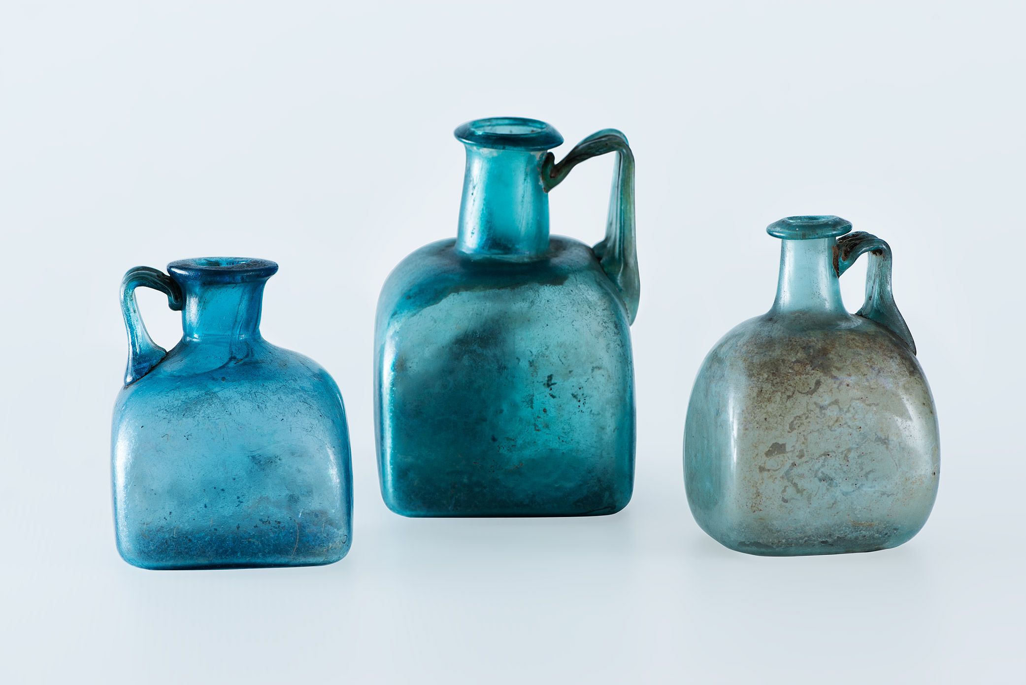 Bottles with square section body